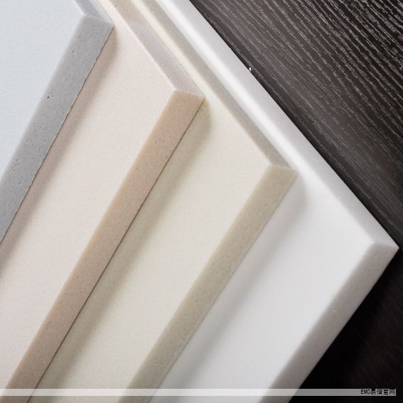 近年，科技导向正在推动护肤市场逐步升级，消费者对原料工艺与专利技术的关注持续提升。对“面膜技术”的讨论不断增多，品牌方在皮肤机理研究与原创专利开发方面加大投入，膜布制备方法也呈现多元化趋势。膜布材料日趋丰富，海藻纤维、奶皮膜布、玻尿酸膜布等新型材料持续涌现。在无纺布领域，诺斯贝尔化妆品股份有限公司推出以海藻纤维为核心的NBC海藻纤维高吸水面膜，强调生态环保理念，赢得行业认可。