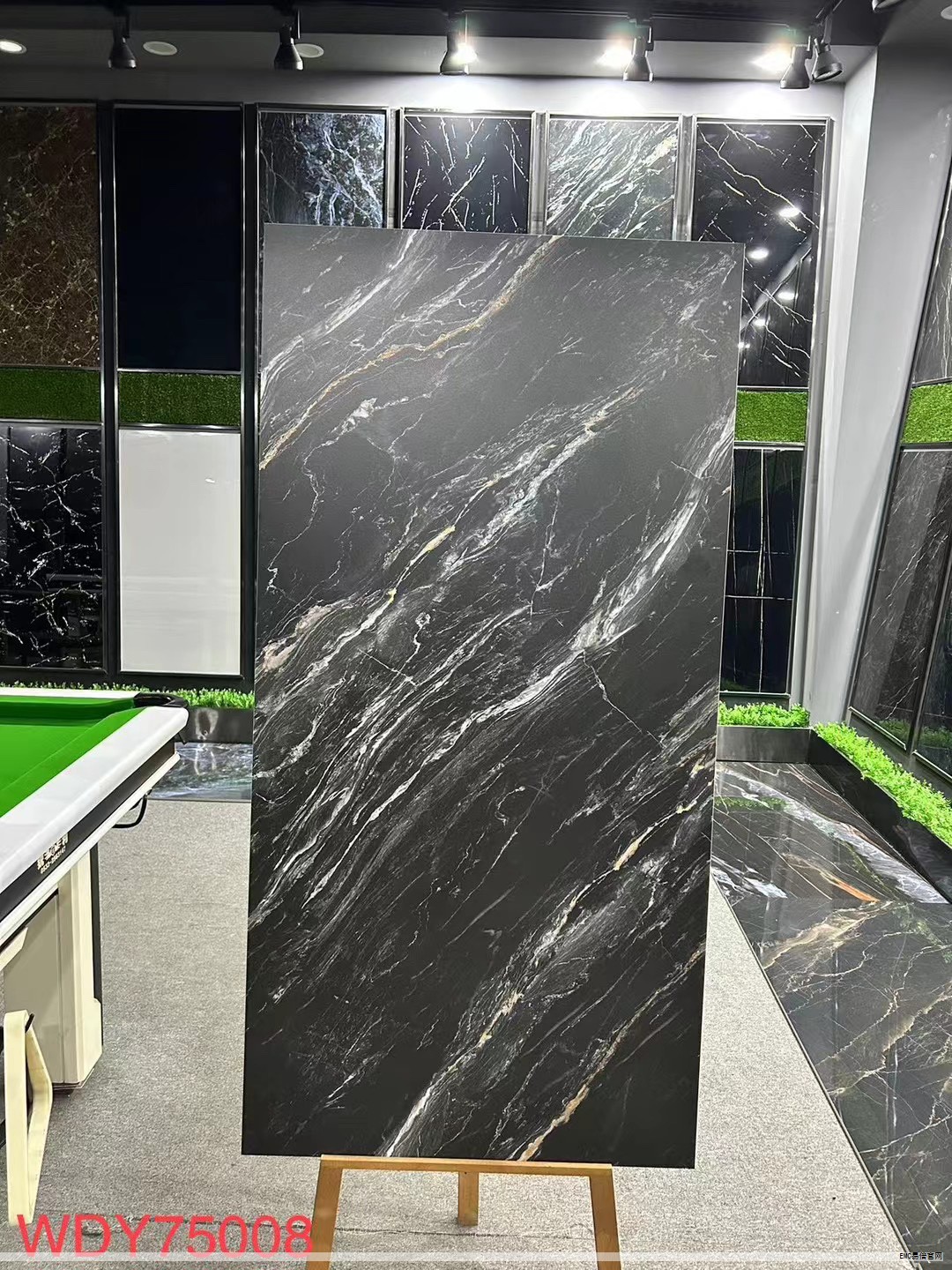 面膜的暴利常被人一语带过,但真正引发热议的,是它背后的“智商税”问题与爆发式增长并存的现象。 面膜的暴利常被人一语带过,但真正引发热议的,是它背后的“智商税”问题与爆发式增长并存的现象。