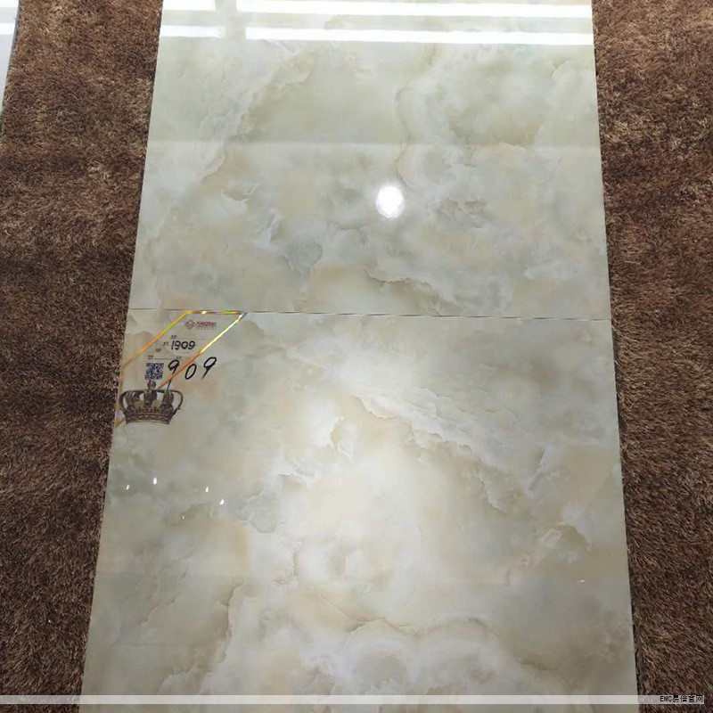 央视的视线落在哈尔滨这座冰雪之城，聚焦中国国货的光芒与崛起。以第一视角进入敷尔佳·北方美谷，主持人带领观众走近一场关于美丽的探索，感受东北振兴的时代脉动，也见证中国美妆品牌在东方市场的崛起与蜕变。