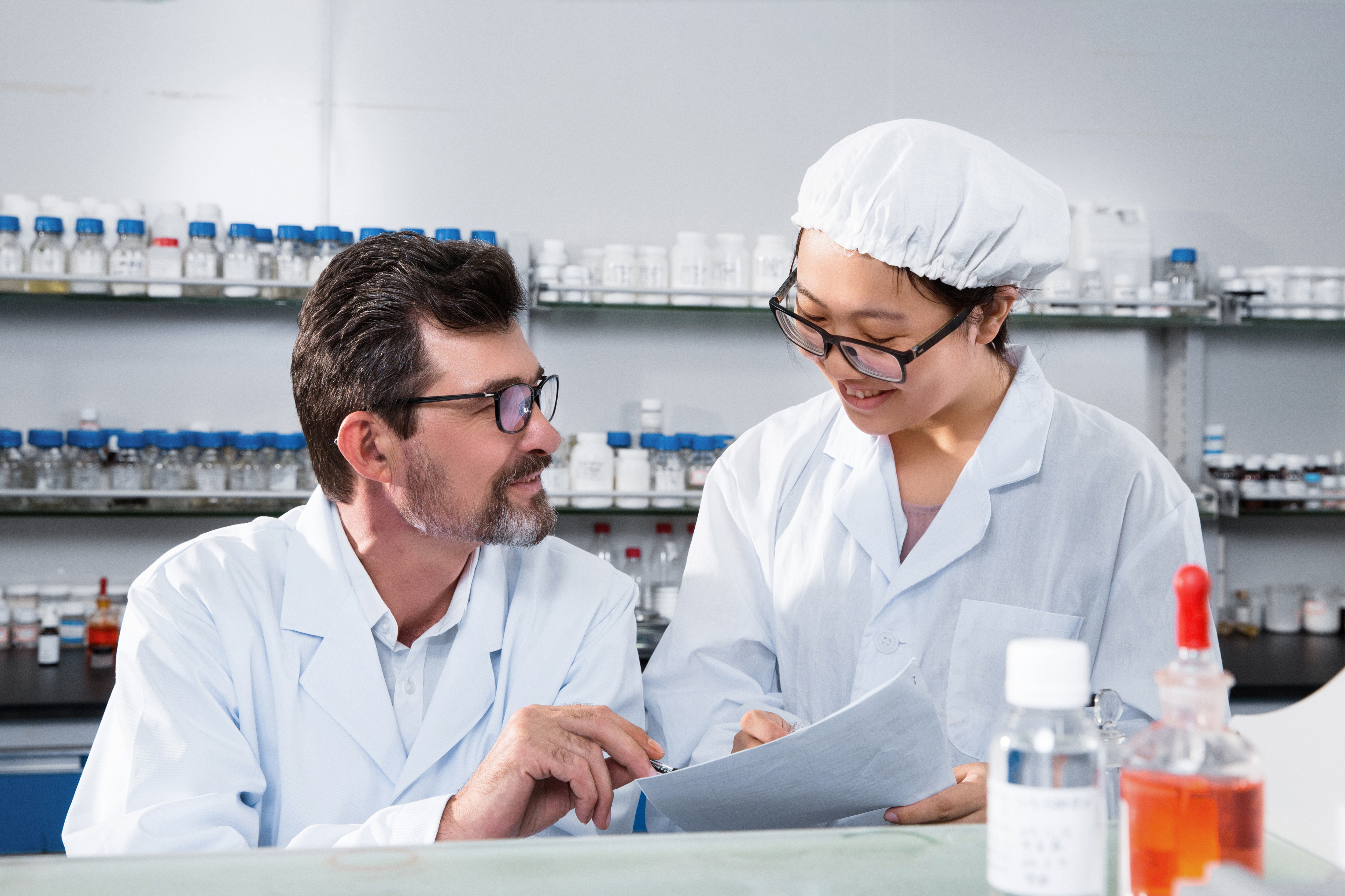 企业名称君药韩妆化妆品（天津）有限公司法定代表人张学君注册资本1000万人民币国标行业制造业化学原料和化学制品制造业基础化学原料制造地址天津市宝坻区朝霞街道纵二路与横二路交口东1排2号企业类型有限责任公司(法人独资)营业期限2025-12-30至无固定期限登记机关天津市宝坻区市场监督管理局