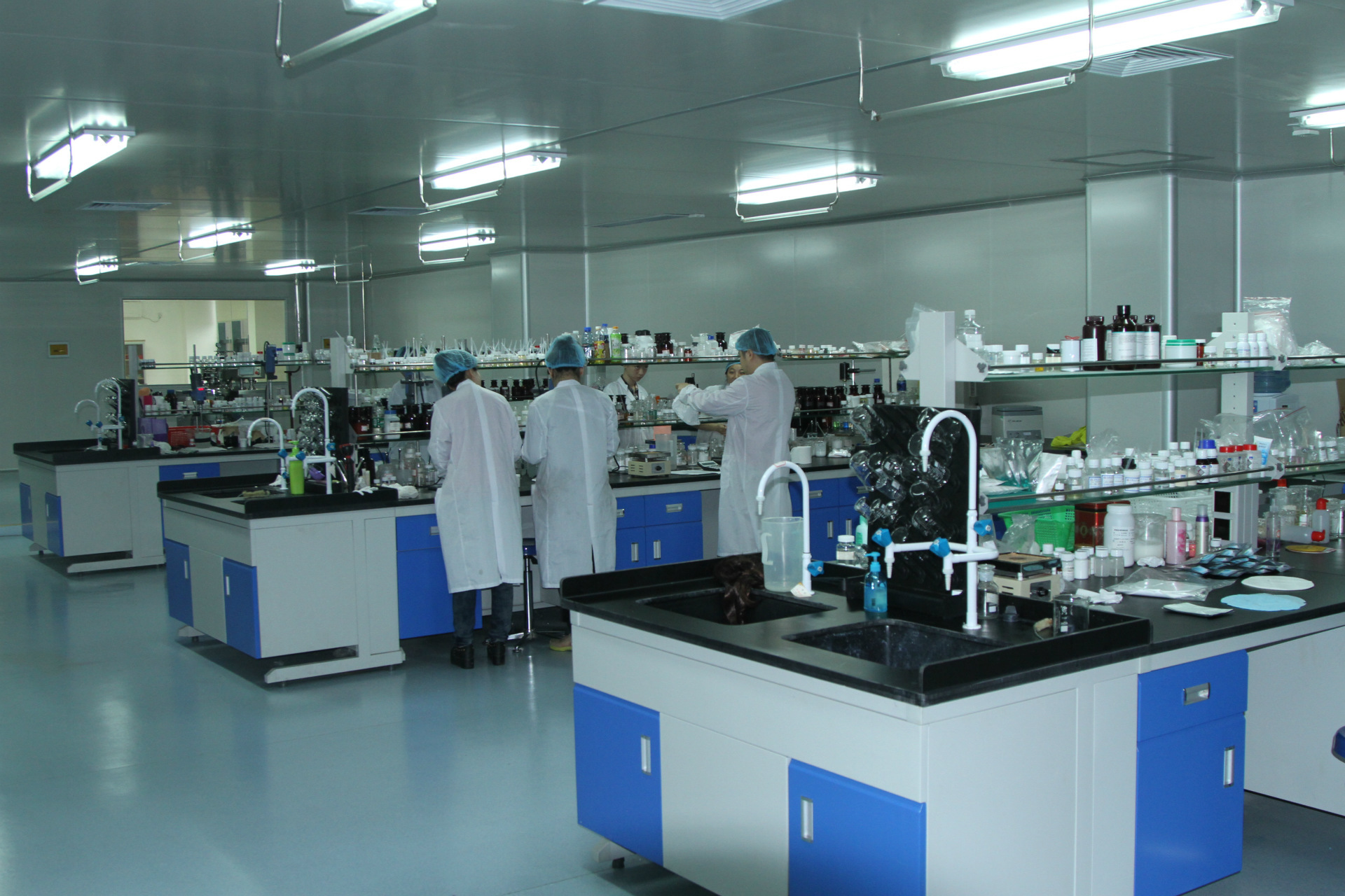 在北京西单大悦城一家美妆集合店