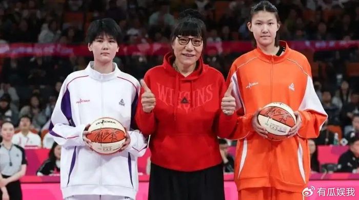 14岁天才少女曹熙琛现身WCBA全明星身高2米15引热