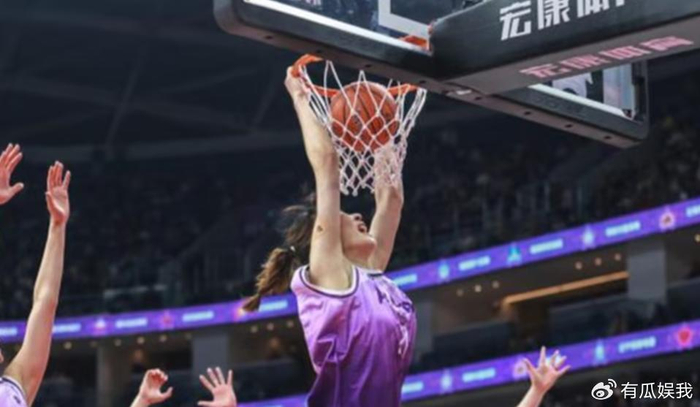 14岁天才少女曹熙琛现身WCBA全明星身高2米15引热