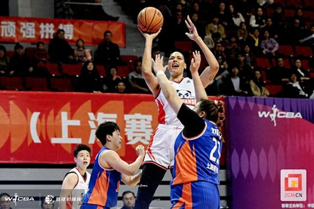 四川女篮客场力克上海队挺进四强迎战江苏女篮