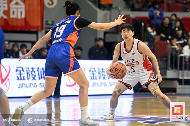 四川女篮客场力克上海队挺进四强迎战江苏女篮