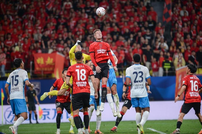 成都蓉城领跑中超积分榜