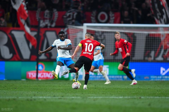 成都蓉城领跑中超积分榜 其他传统强队深陷负分