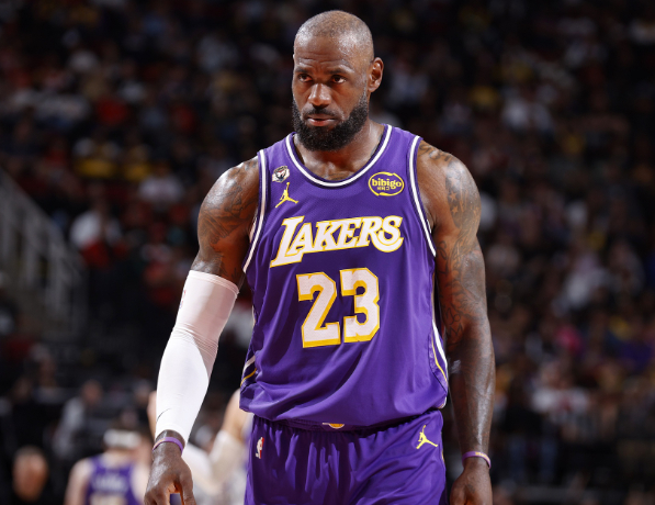 湖人教练遭质疑东契奇伤情处理 球队调整阵容应