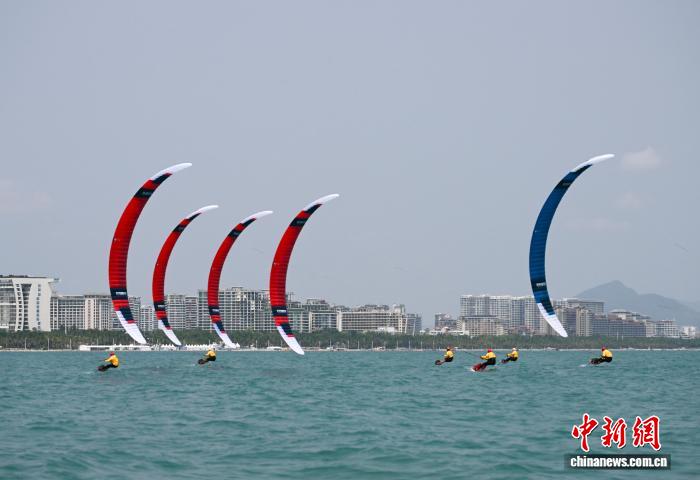 14岁小将倪艺珈亮相亚沙会帆船赛 中国队首日多