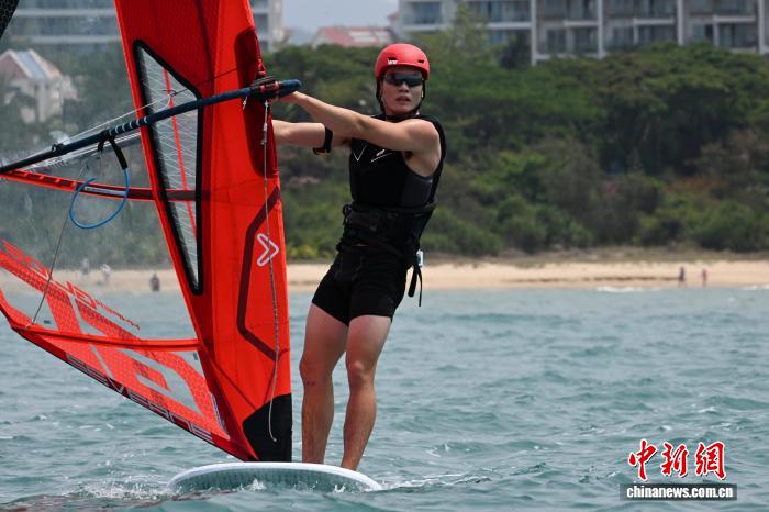14岁小将倪艺珈亮相亚沙会帆船赛 中国队首日多