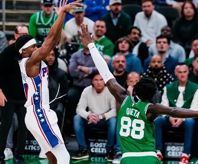 76人爆冷逆转凯尔特人，大比分1-1扳平